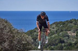 Frodeno entrenando en bici