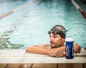 Frodeno entrenando natación